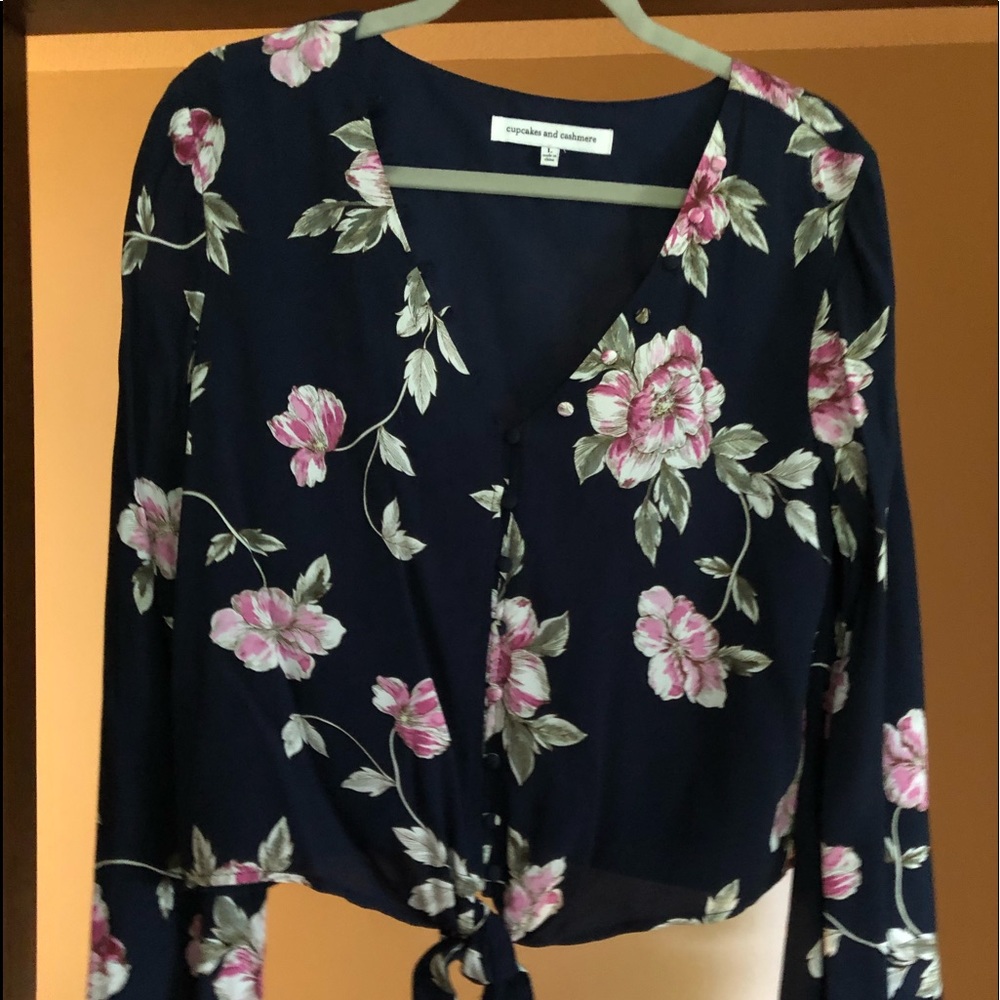 Cupcakes and Cashmere blouse in navy with floral print
